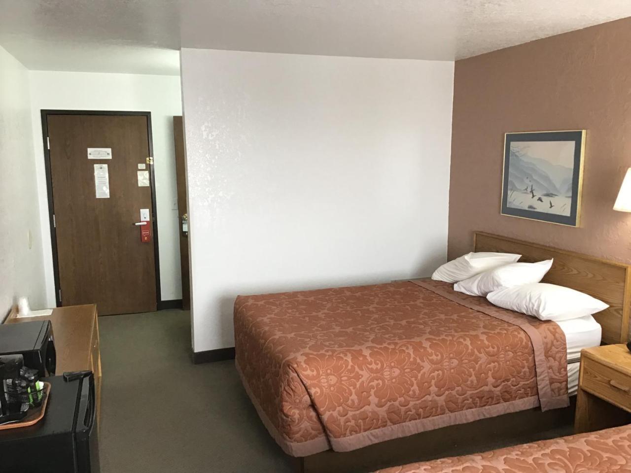 Super 8 By Wyndham Motel